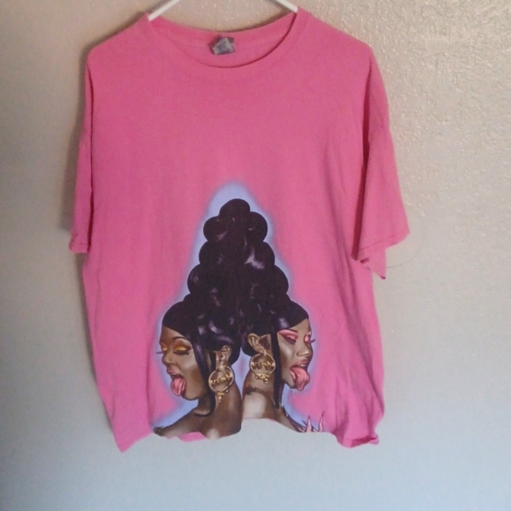T-shirt , The color is pink and the brand is Gildan
